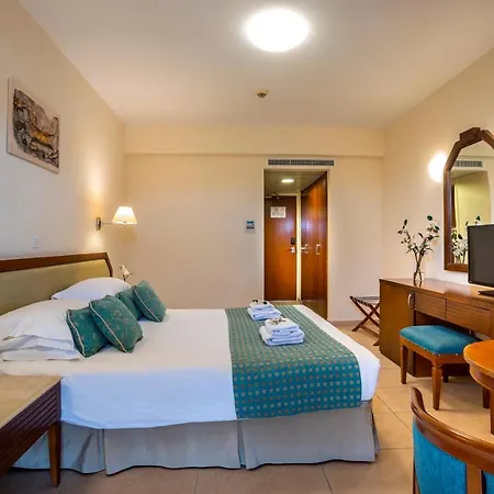 Отель Aquamare & 4*
