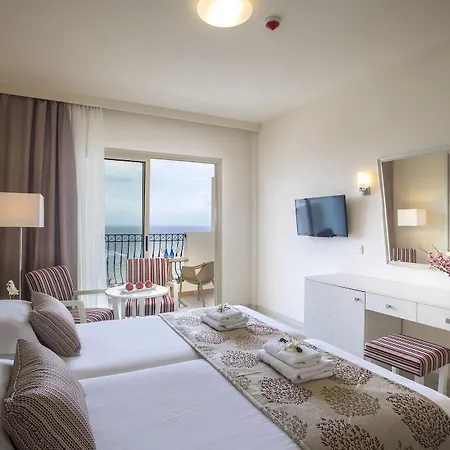 Отель Aquamare & 4*