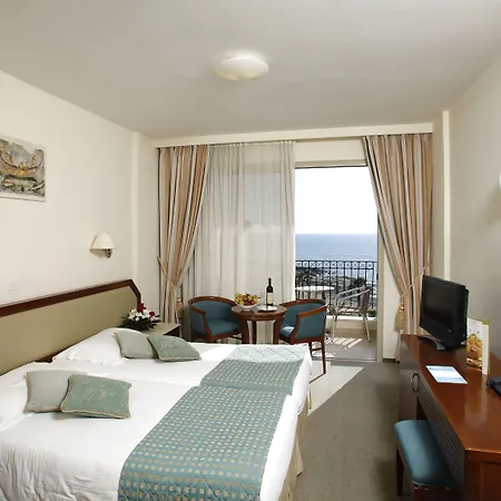 Otel Aquamare & 4*