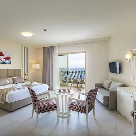 Aquamare & 4* Geroskipou