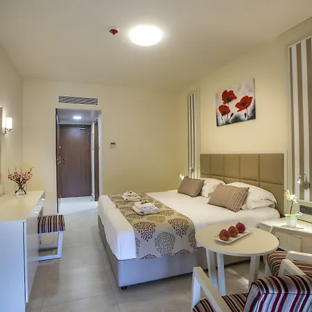 מלון Aquamare & 4*