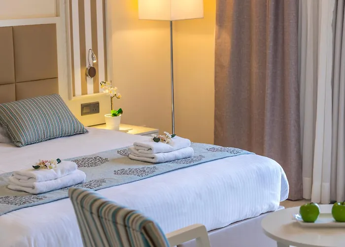 Aquamare & 4* Geroskipou