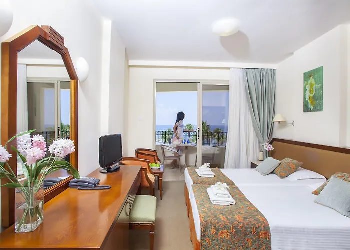 Aquamare & 4* Geroskipou